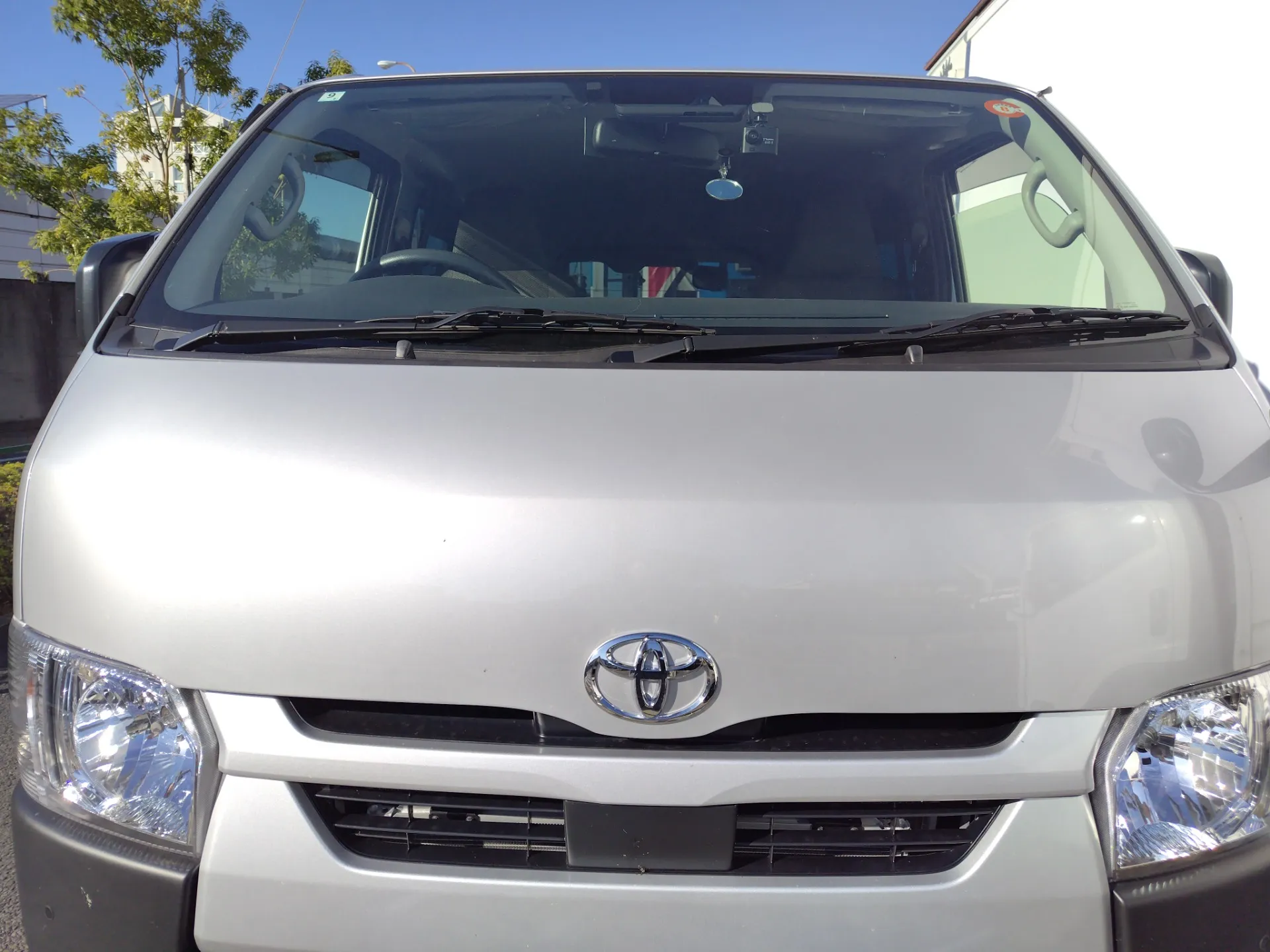 ハイエースフロントガラスリペアのご紹介