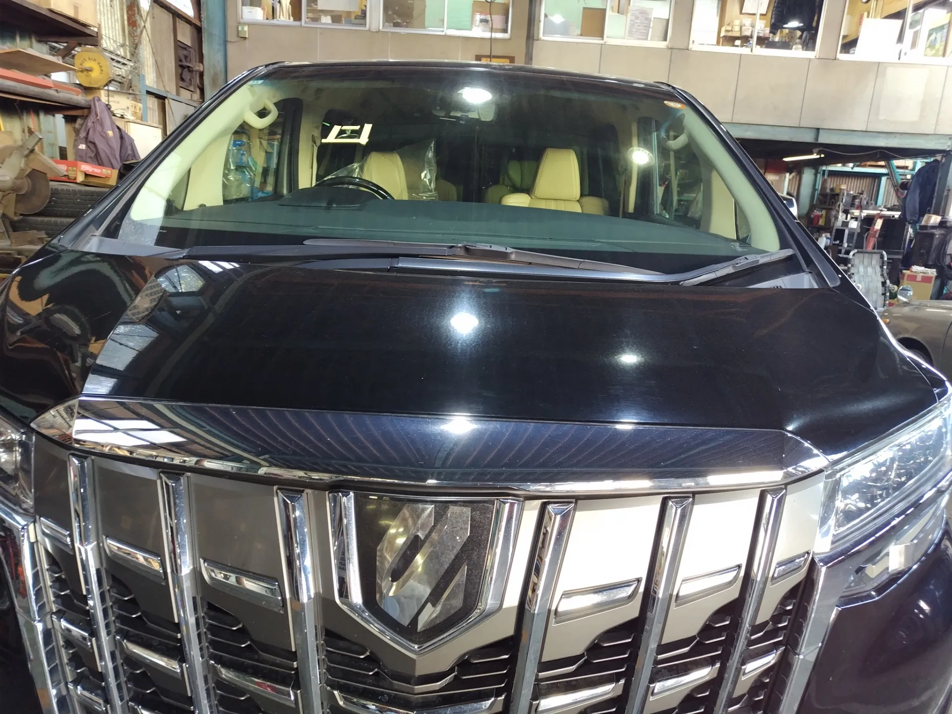 アルファードフロントガラスリペアのご紹介