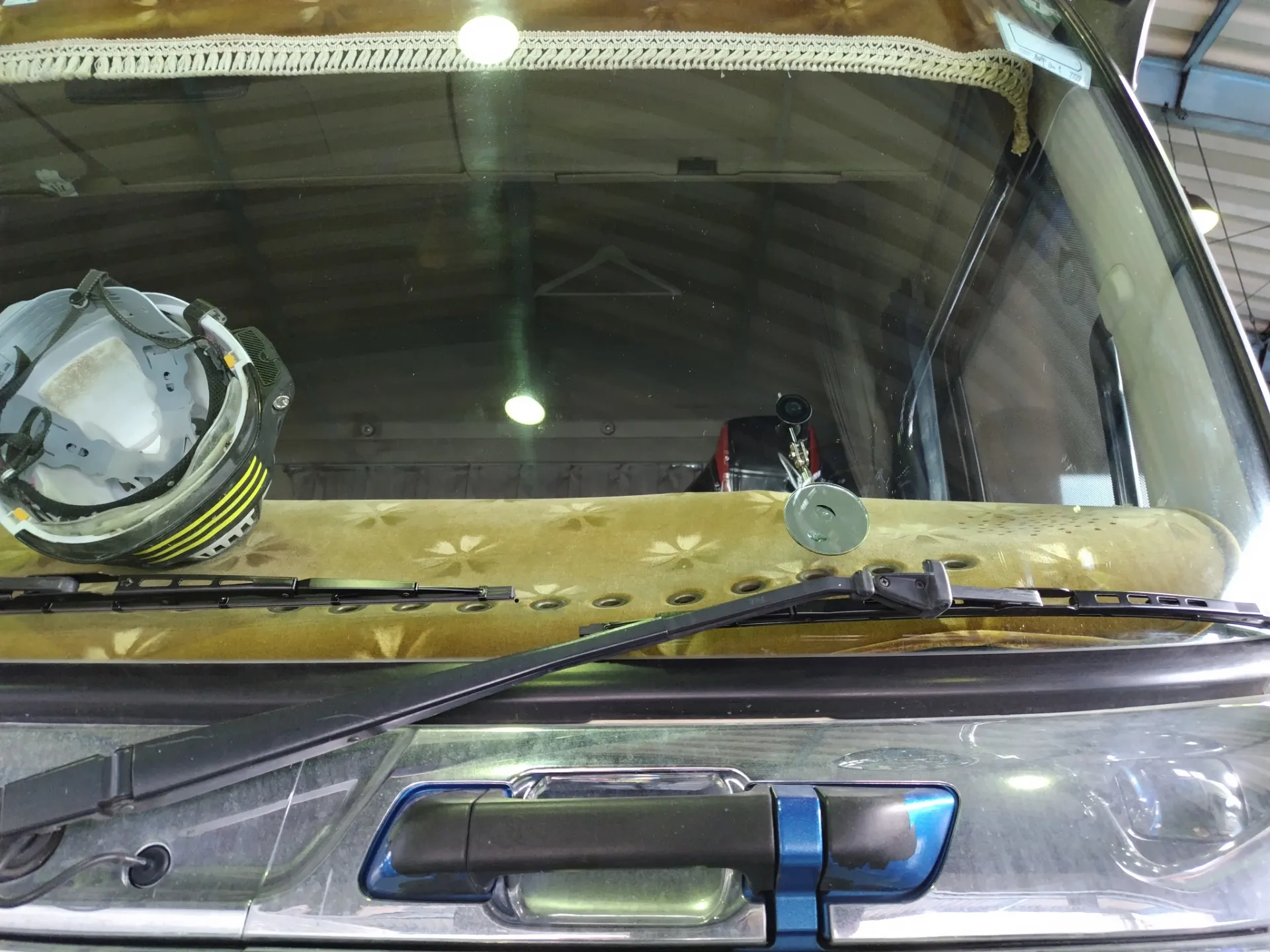 日野プロフィアフロントガラスリペアのご紹介